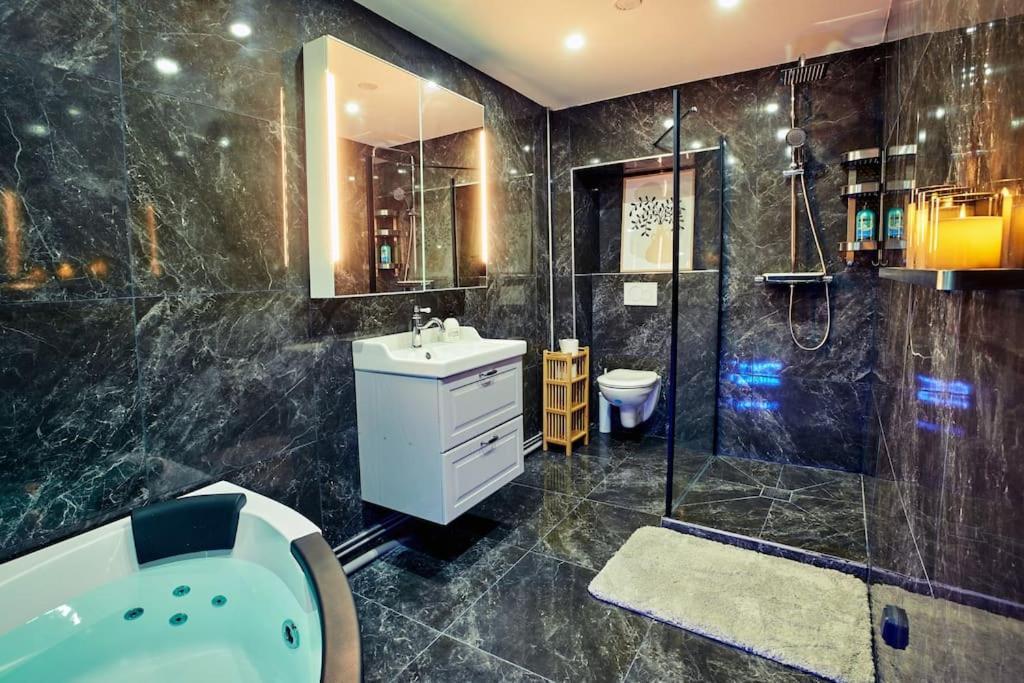 Versailles Jacuzzi - Sauna - Rdc 2 Εξωτερικό φωτογραφία